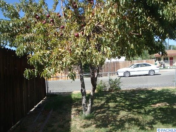 4th image of 1411 W 21st Ave