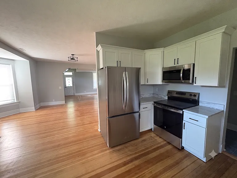 130 S Scott St — Photo 7