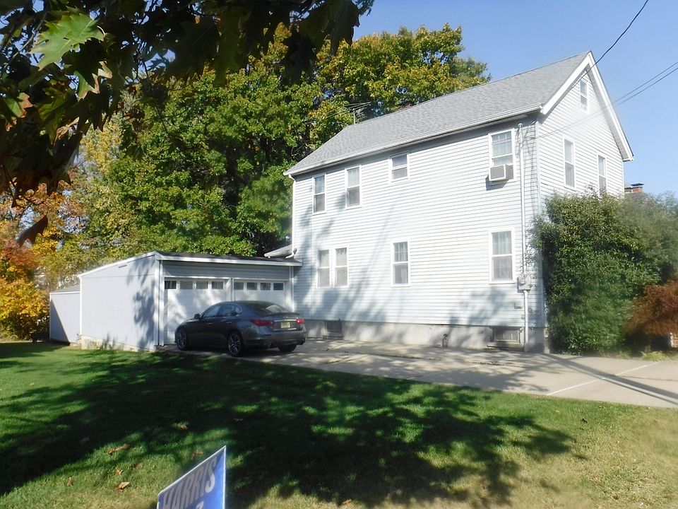 2nd image of 455 Main St