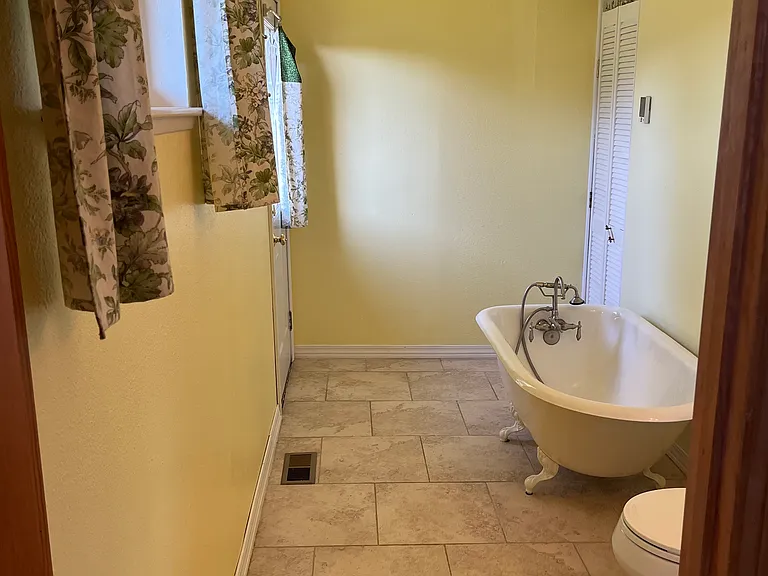 506 Hainsworth St — Photo 12