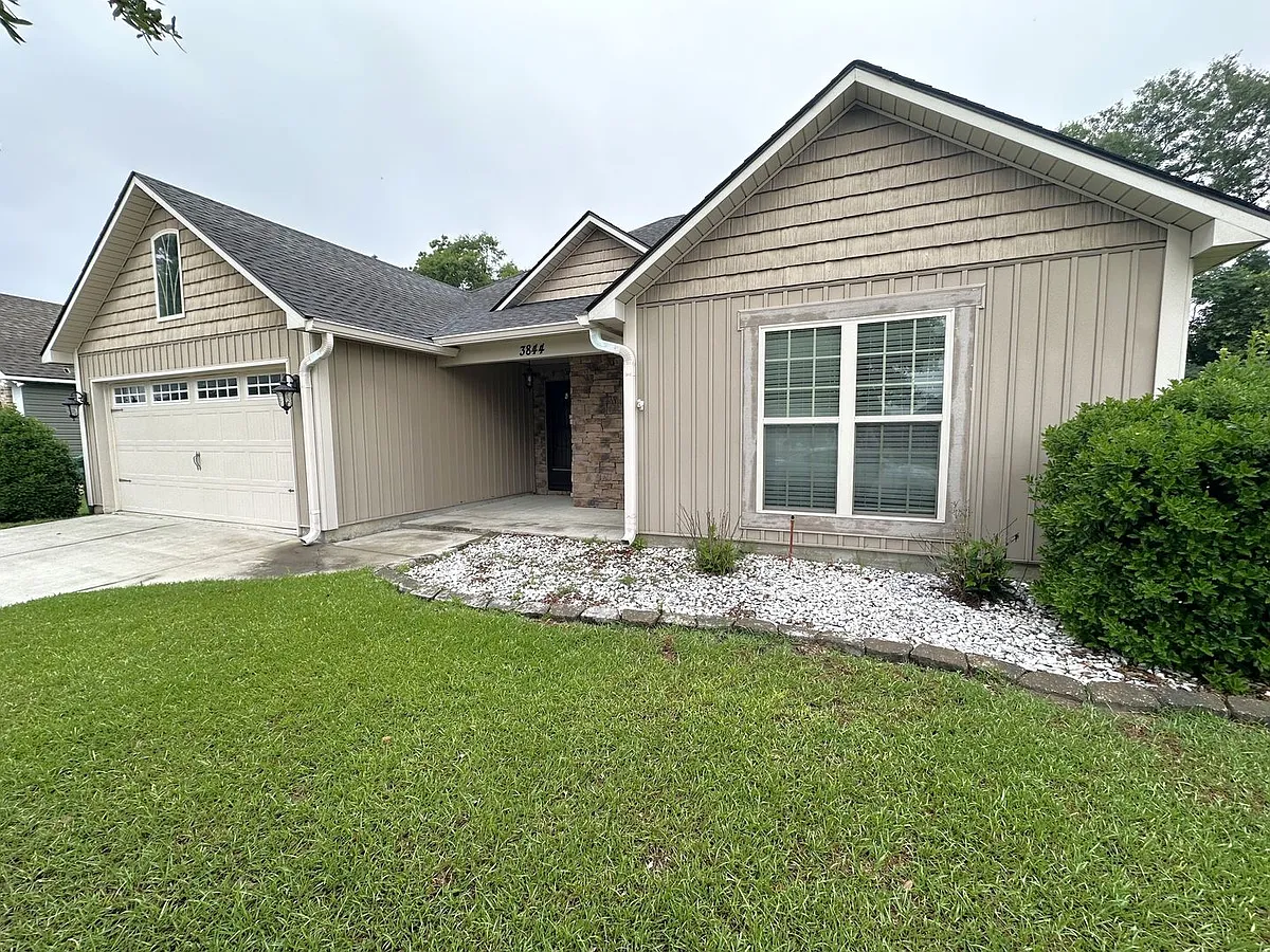 Building Photo - 3844 Coventry Dr