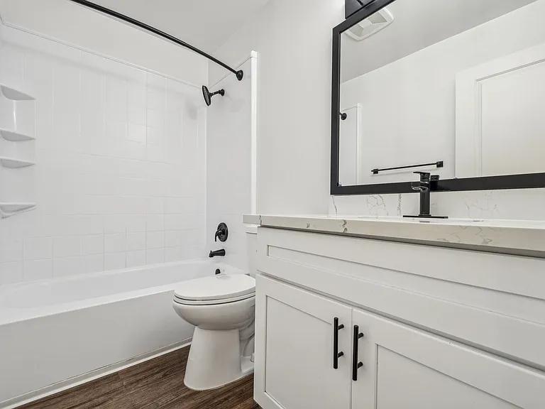 Skylark Apartments — Photo 31