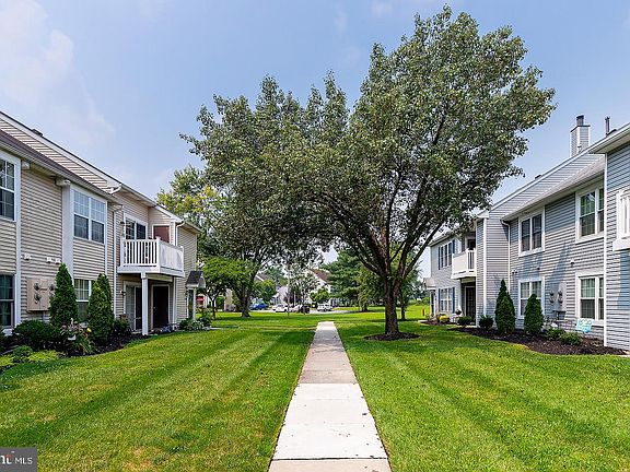 2nd image of 550 Shetland Ct