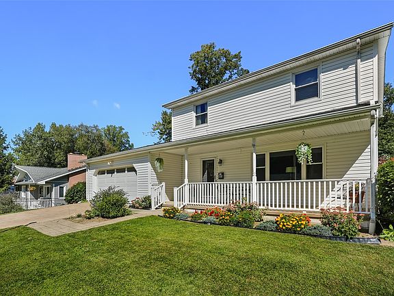 3rd image of 611 Rondeau Dr