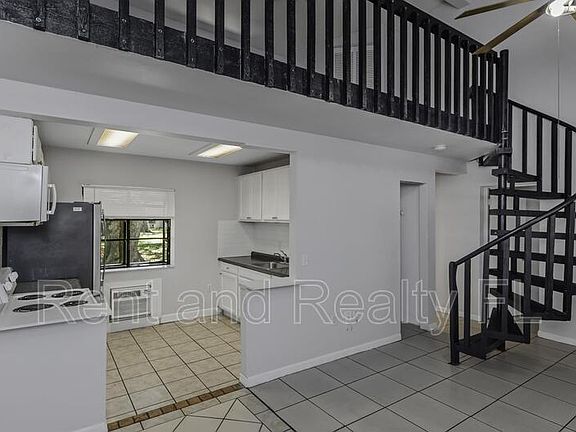 2nd image of 2122 Bradford St Unit 1-502