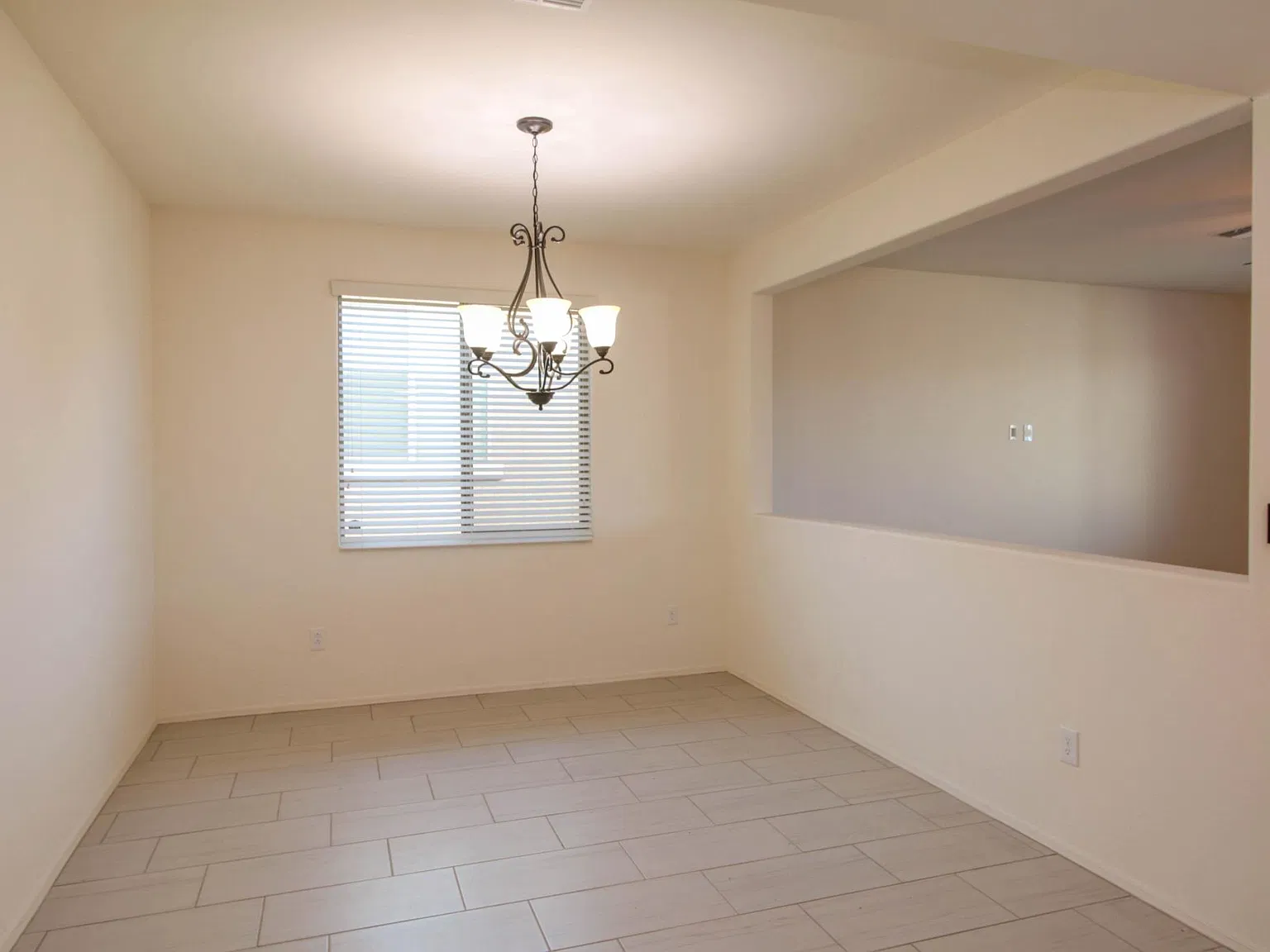 4 bed, 2740 sqft, $2,300 — Photo 3