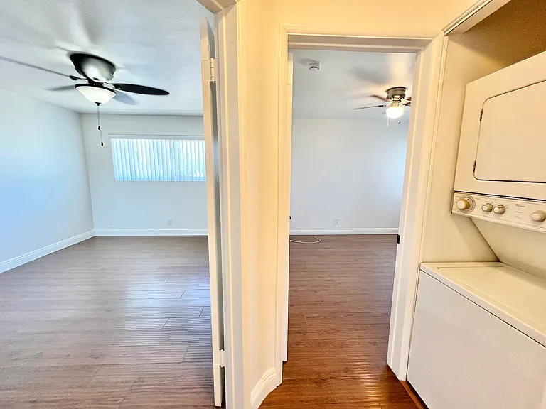Newly Remodeled Lower Level 2 Bedroom 2 Bathroom Spacious Unit — Photo 6