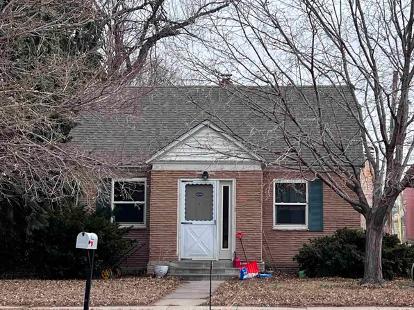 812 E St, Cozad, NE 69130