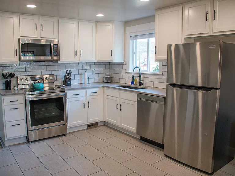 821 S Ash St — Photo 2