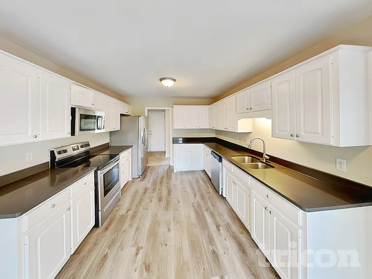 618 Tillman Ct — Photo 7