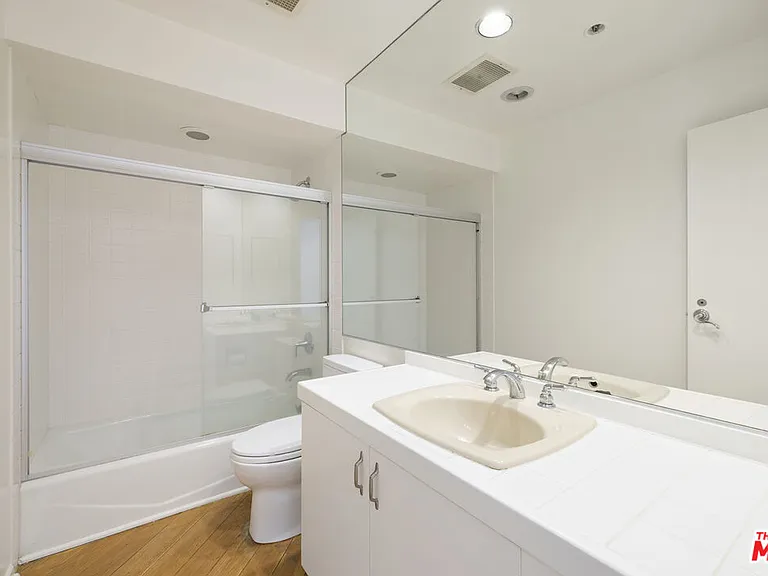 10430 Wilshire Blvd #202 — Photo 12