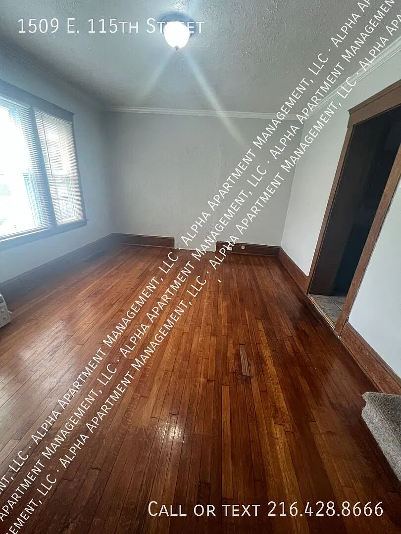 5 bed / 1.5 bath Duplex Just minutes away from University Circle, University Hospital, Case Weste... — Photo 4