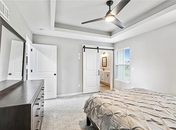 4th image of 629 SE Colonial Dr