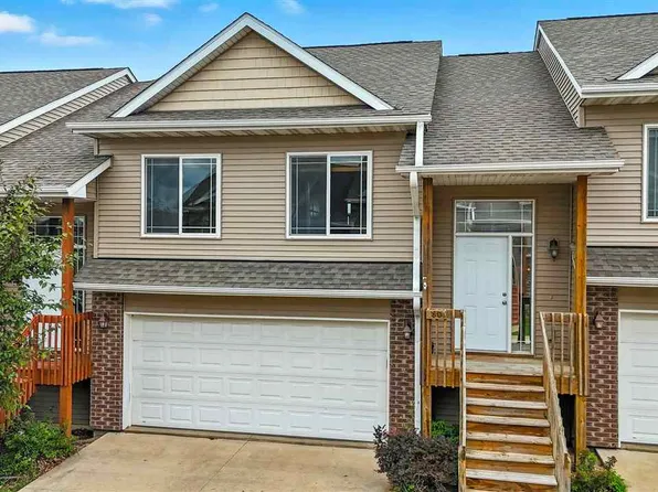 1805 Goose Lake Cir, North Liberty, IA 52317