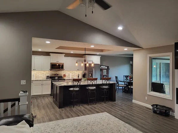 207 E Green St, Wood River, NE 68883