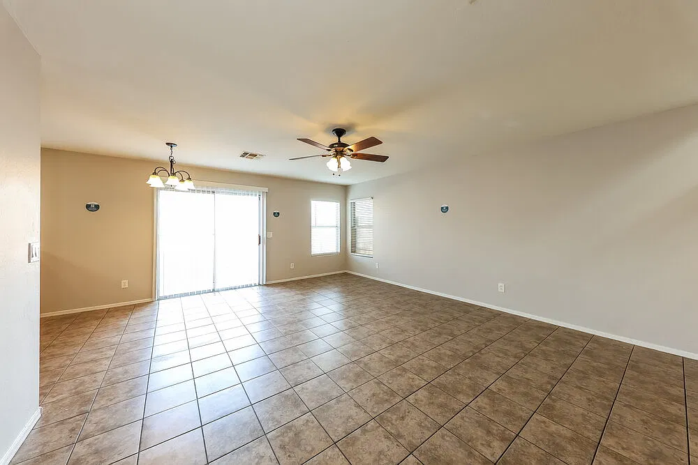 4 bed, 2.0 bath, 1832 sqft, $2,020 — Photo 4