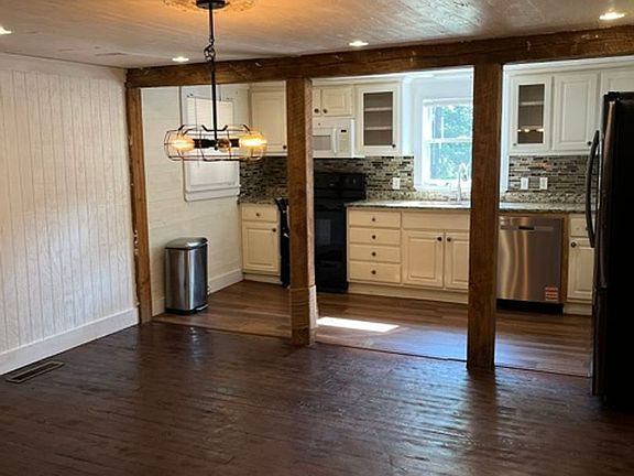 3rd image of 3639 White Sulphur Rd