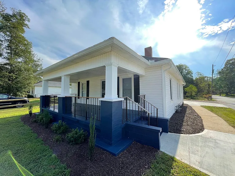 313 N Maple St — Photo 6