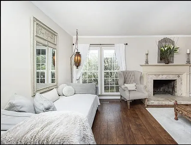 3 bed, 2371 sqft, $2,855 — Photo 3