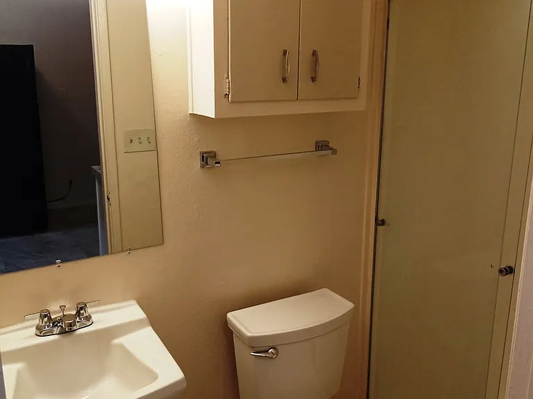 211 E Gowe St #2 — Photo 2