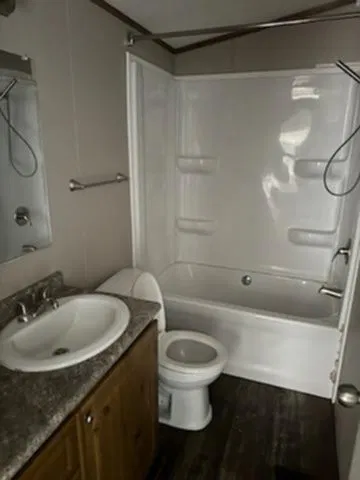 3 bed, 1024 sqft, $1,090 — Photo 2
