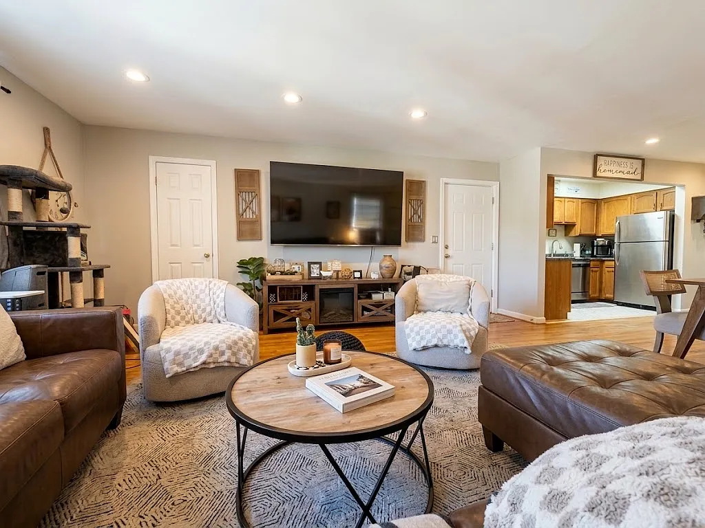 3 bed, $2,800 — Photo 3