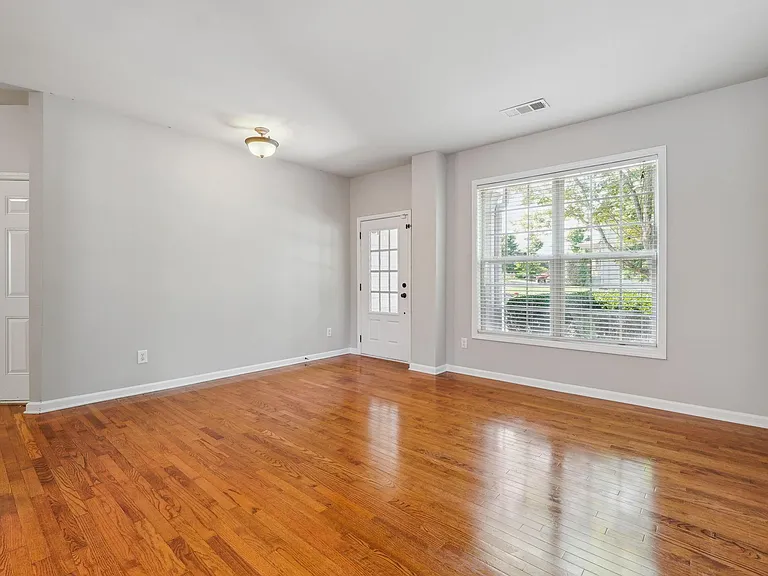 4450 Dartford Rd — Photo 8
