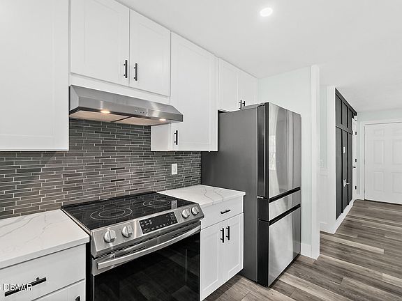 3rd image of 6 Zammer Ct