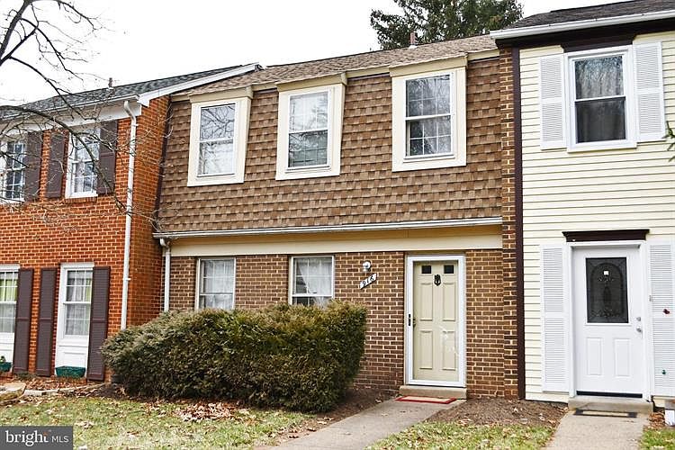 1st image of 916 Windsor Ct