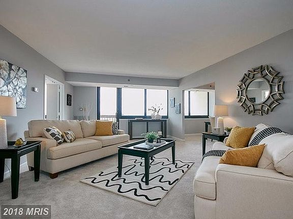 2nd image of 1805 Crystal Dr APT 1006S