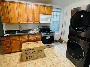 20-82 33rd St #1, Astoria, NY 11105