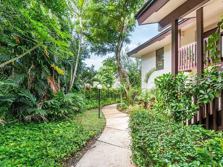 9240 Sabal Ridge Cir #B — Photo 22