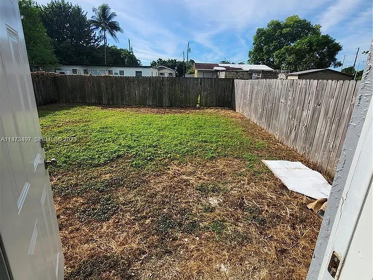 12040 SW 214th Ter — Photo 15