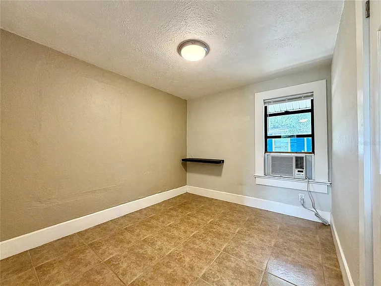 5050 2nd Ave N #UPPER — Photo 7