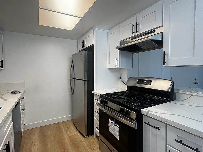Park West Apartments — Photo 22