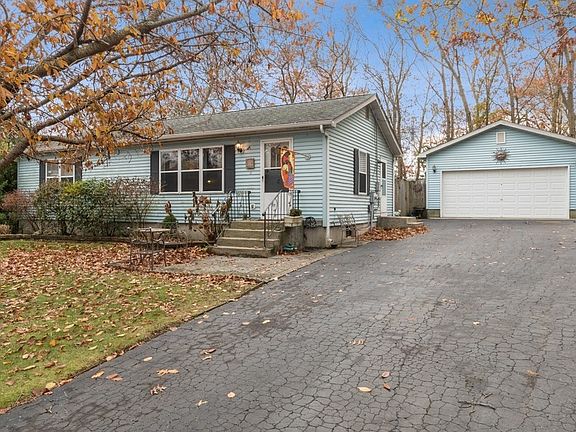 3rd image of 8 Eileen Ct #8
