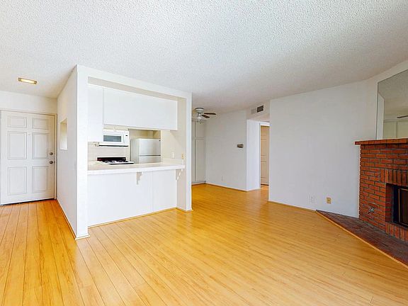 4th image of 10743 Lawler St #11