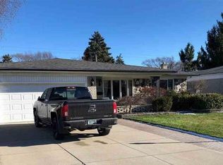 33692 Chatsworth Dr, Sterling Heights, MI 48312