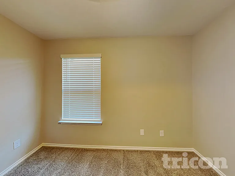 3323 Hawkins Dr — Photo 11