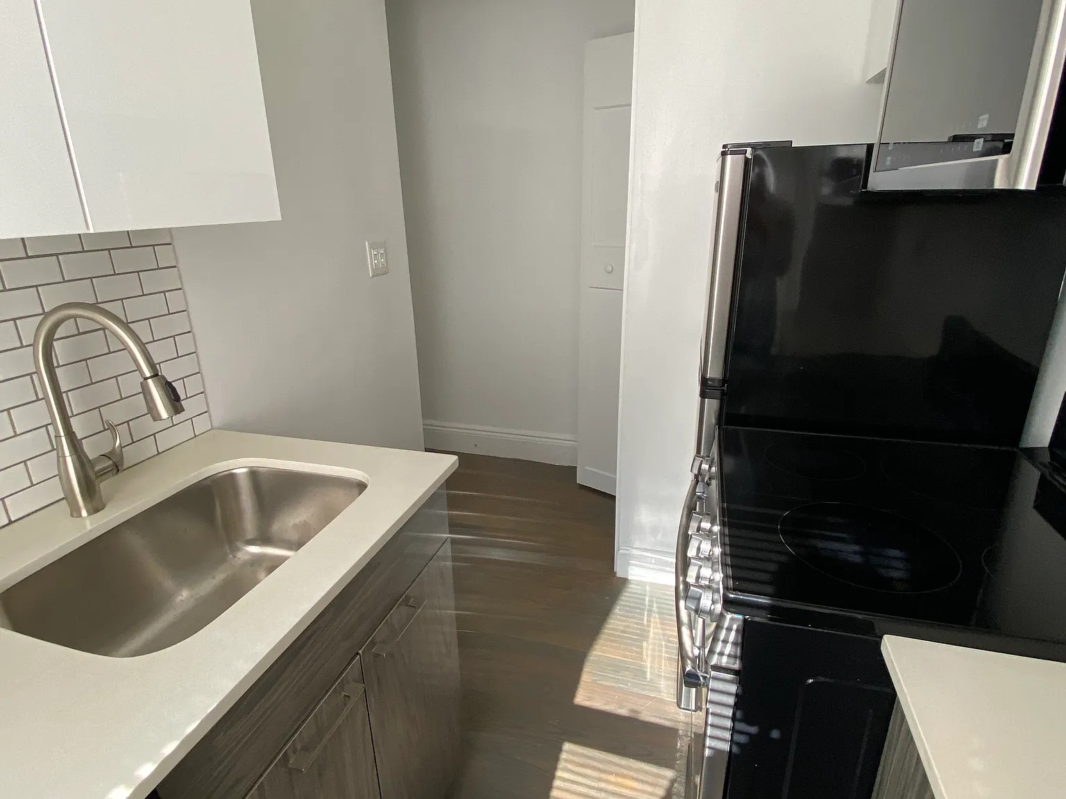 Studio, 450 sqft, $2,450 — Photo 4