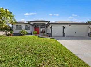 121 NE 12th Ct, Cape Coral, FL 33909