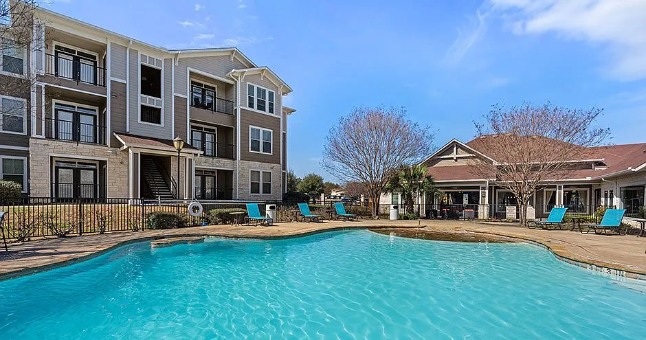 Parkway Grande Apartment Homes — Photo 3