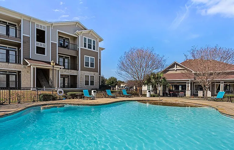Parkway Grande Apartment Homes — Photo 3