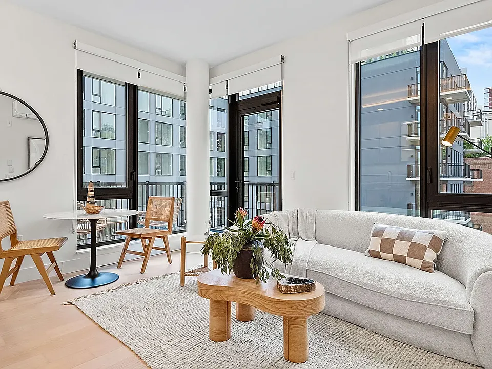 218 Front St #2242