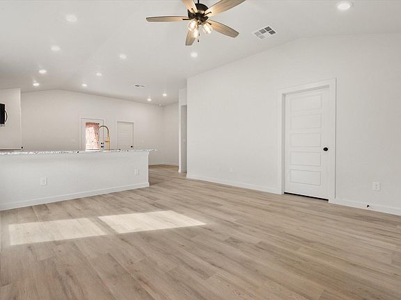 4th image of 13828 Gary Ave