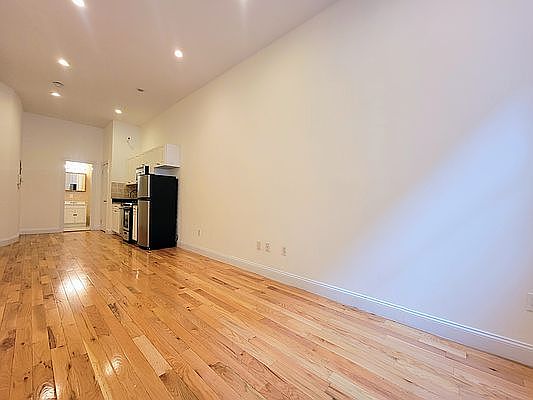 3rd image of 106 Charles St #1X