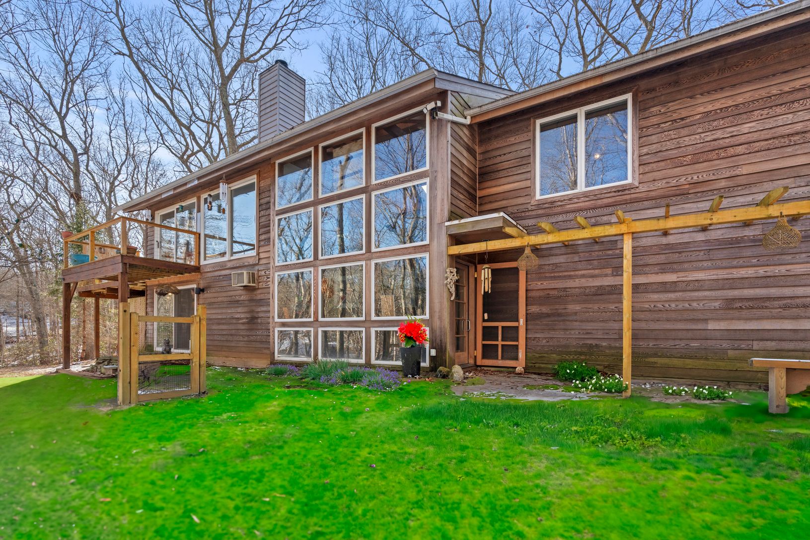  Scenic and private summer retreat!