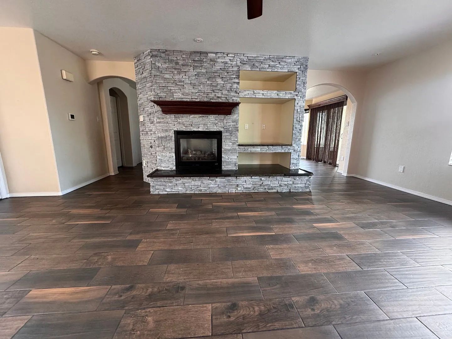 Gated community, 4 bedroom, 2.5 bath. — Photo 3