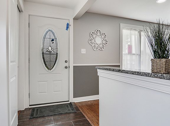 4th image of 607 Marquette Ave