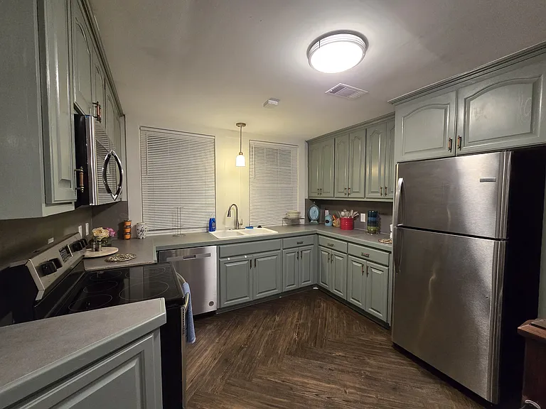 1834 Highland Ave #D — Photo 2